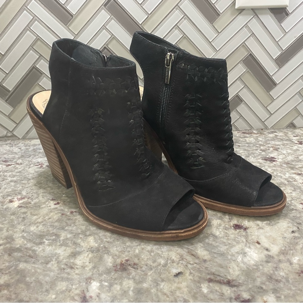 Vince Camuto heeled sandals zip